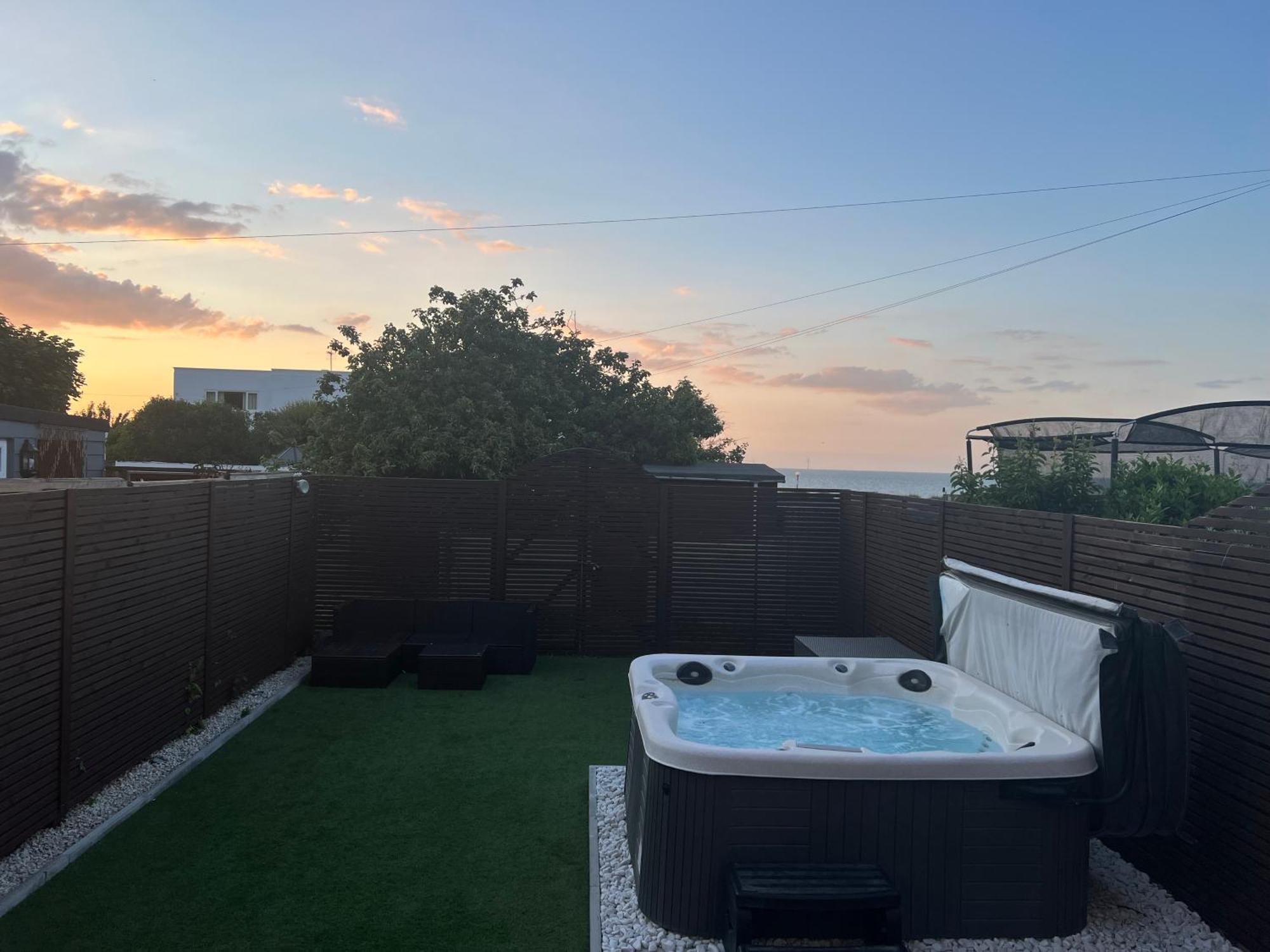 Broadway Beach Home With Hot Tub Herne Bay Exterior foto